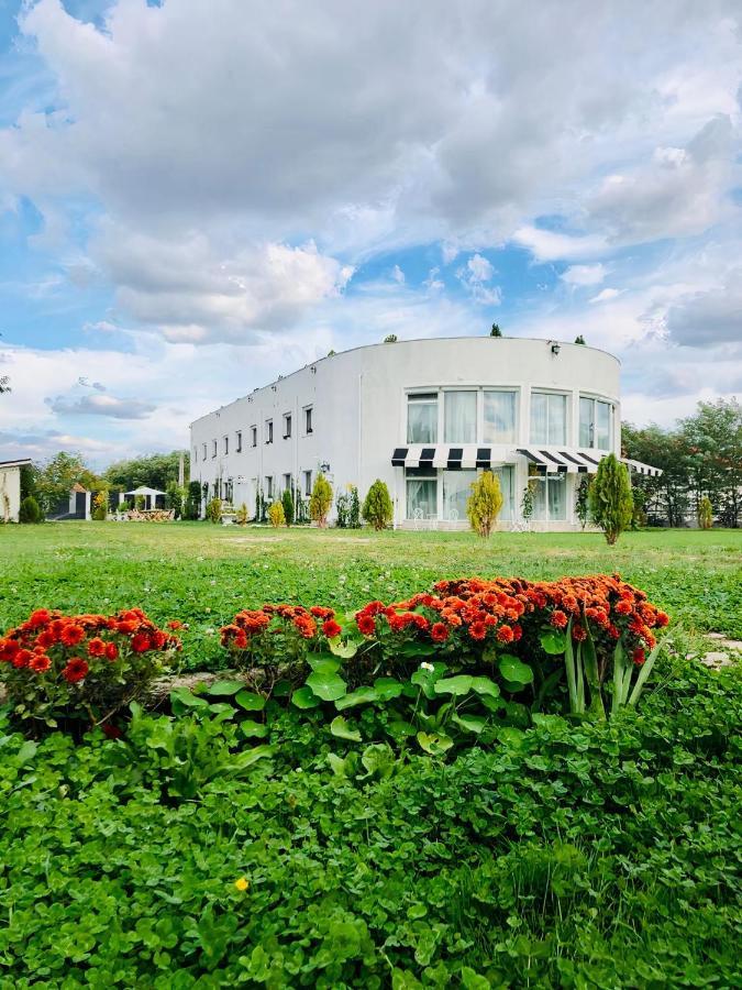 Youness Wellness Clinic & Retreats Mereni  Exterior foto